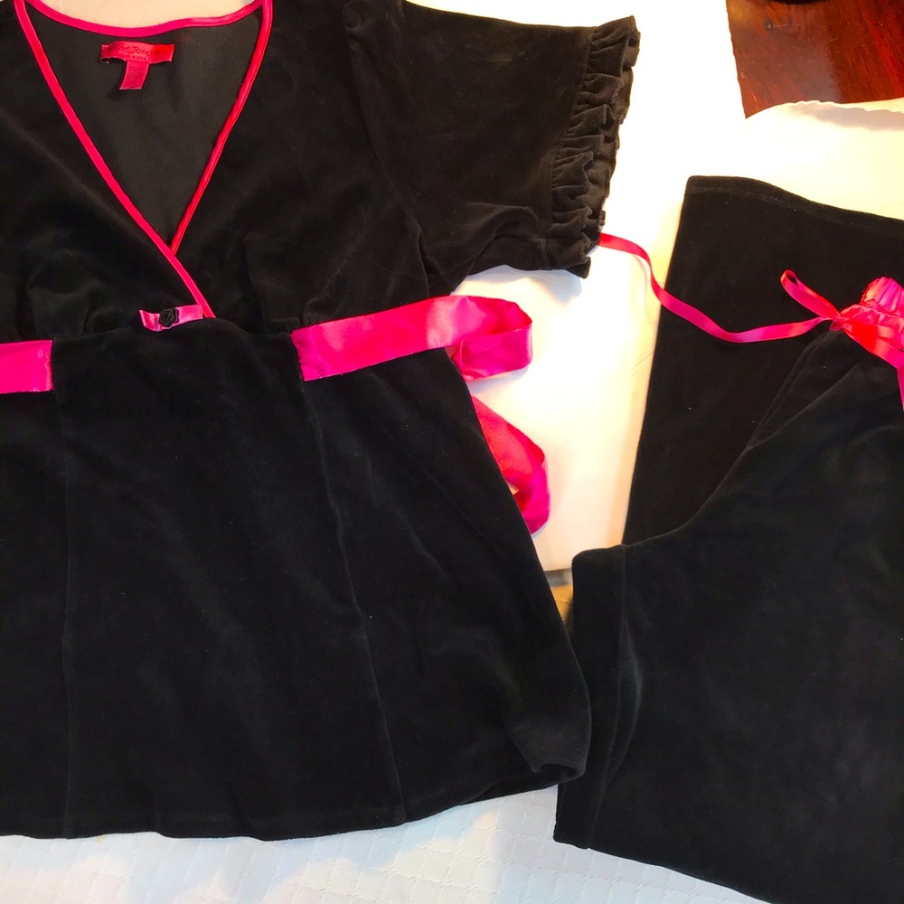 BETSEY JOHNSON INTIMATES PAJAMA SET